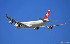 出発　SWISS A340-313 HB-JML