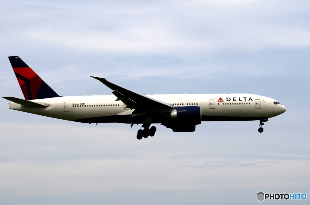 Delta 777-232 到着　