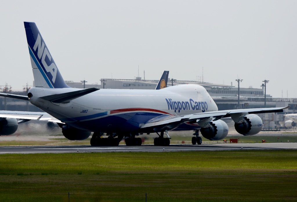 出発　NCA 747-8KZF