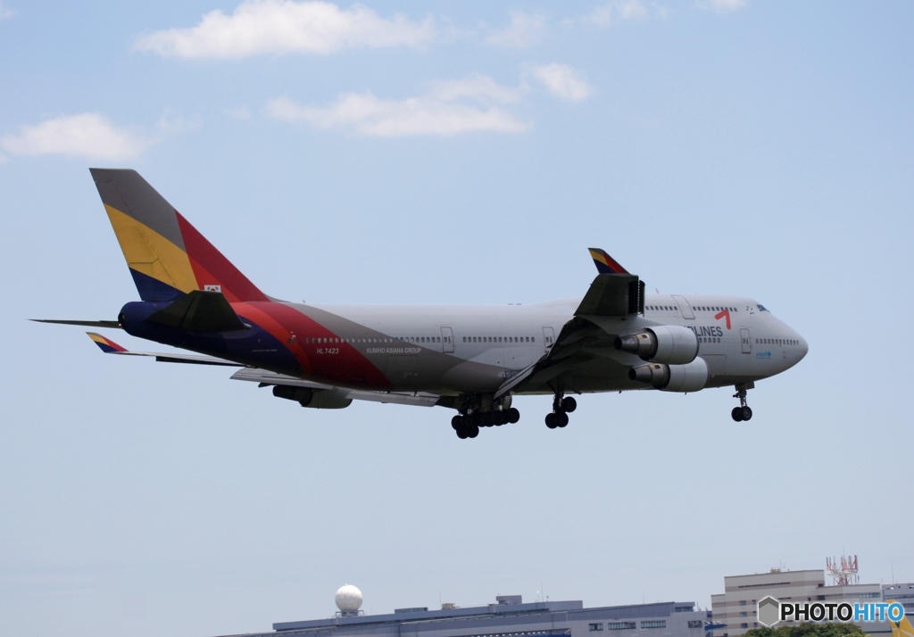 到着　Asiana 747-400