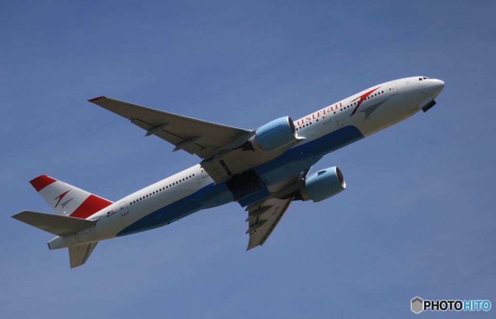 Austrian 777-2Z9 出発　