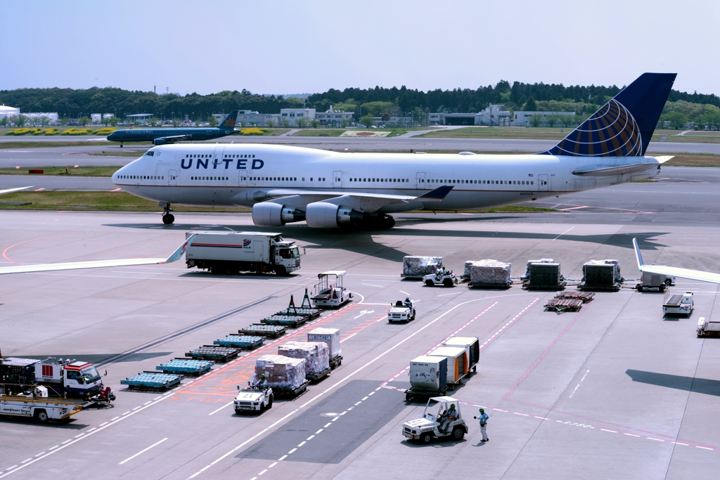 United 747-400 N117UA