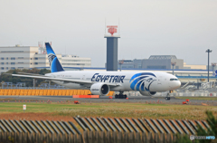 離陸 EGYPTAIR 777-300 SU-GBM