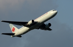 離陸（192）Air Canada 767-375 