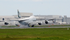 着陸（10-2）PACIFIC Cargo 747-867F[b]