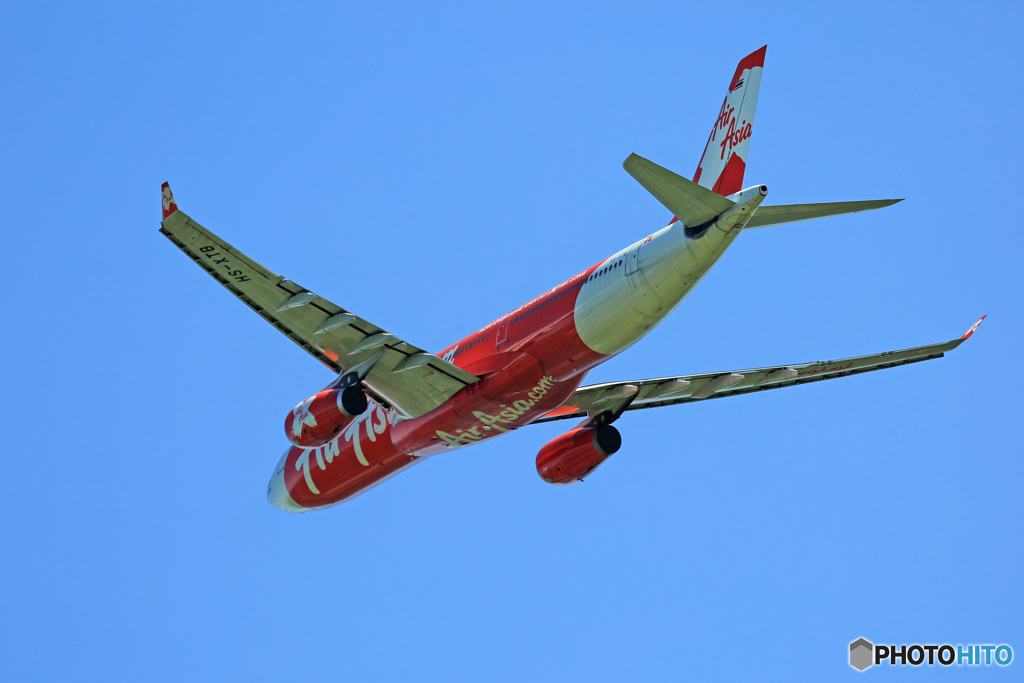 青い空が一番 AirAsia A330-343 HS-XTB 離陸