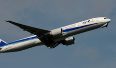 離陸（130）ANA 777-300ER 
