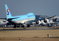 KOREAN C 747-8F 着陸