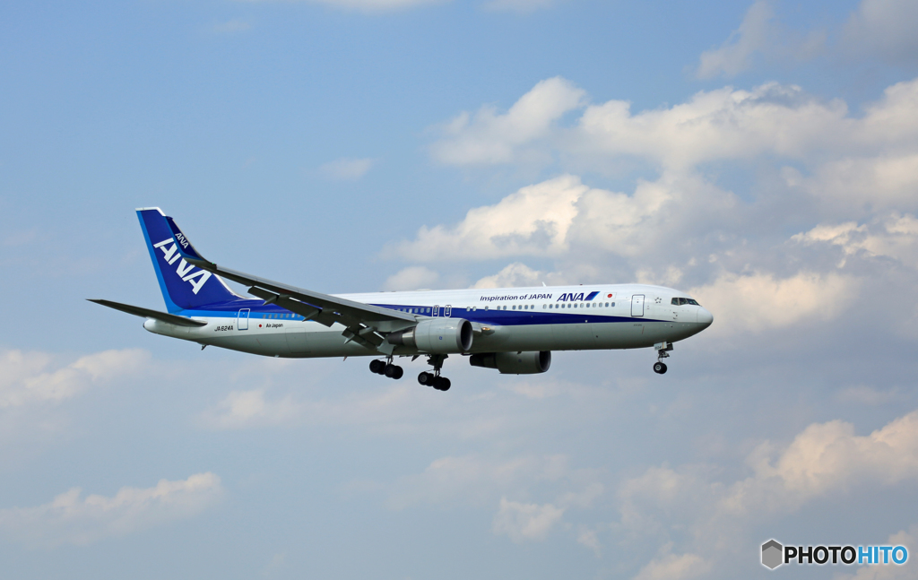 着陸 ANA 767-381 JA624A