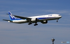 着陸　ANA 777-300