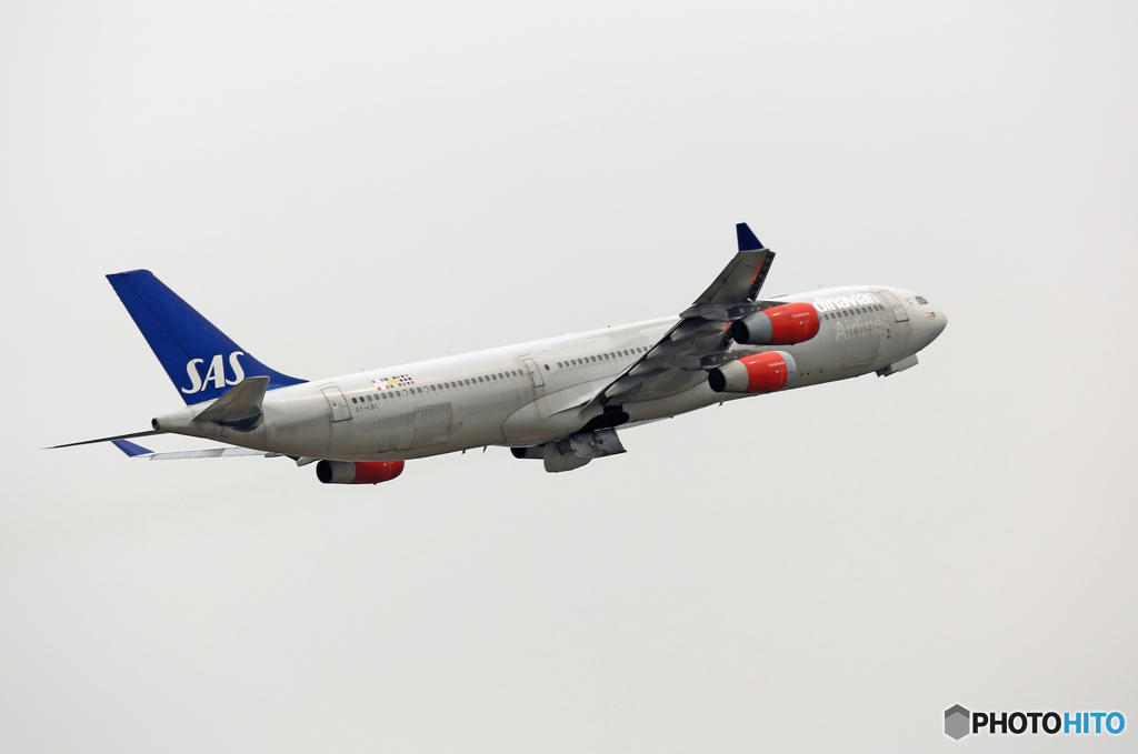 出発 SAS A340-313  OY-KBC