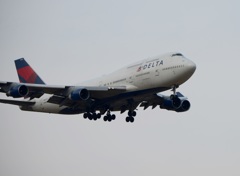 着陸 DELTA 747-400