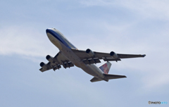 出発 China 747-400F B-18712