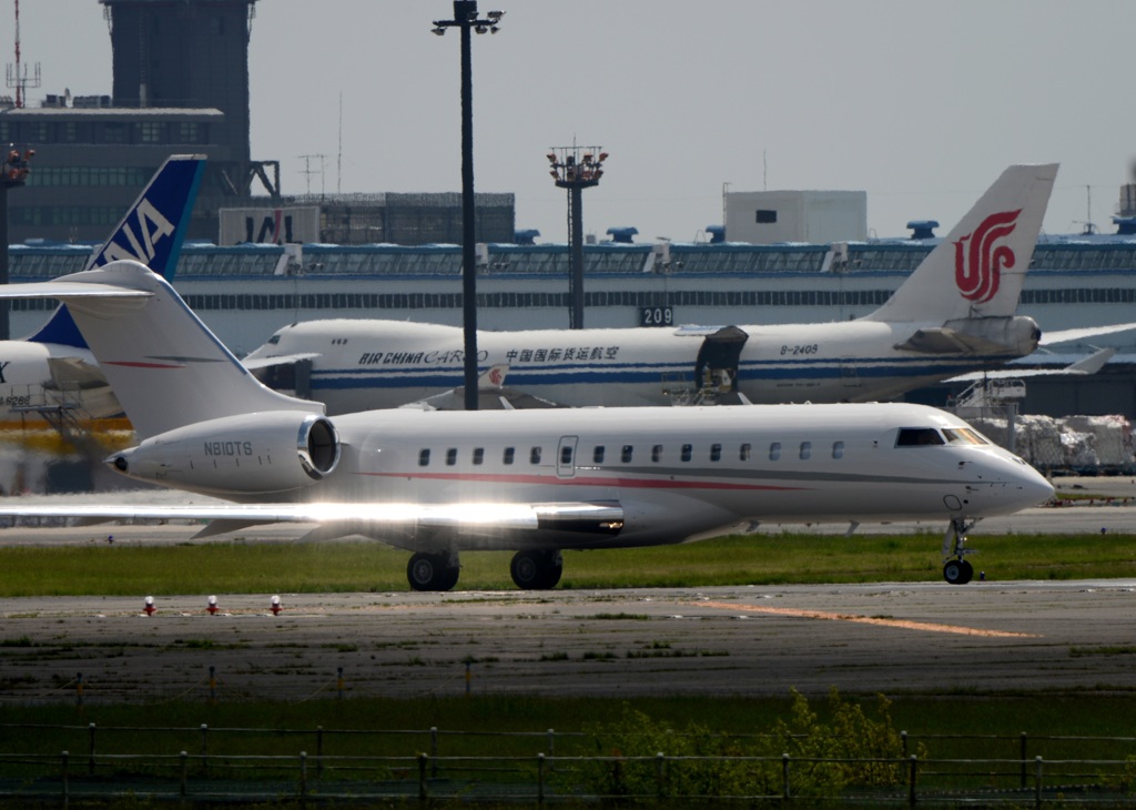 出発　Bombardier BD-700 