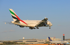 「ぶるー」 エミレーツ航空A380-861 A6-EUJ 着陸