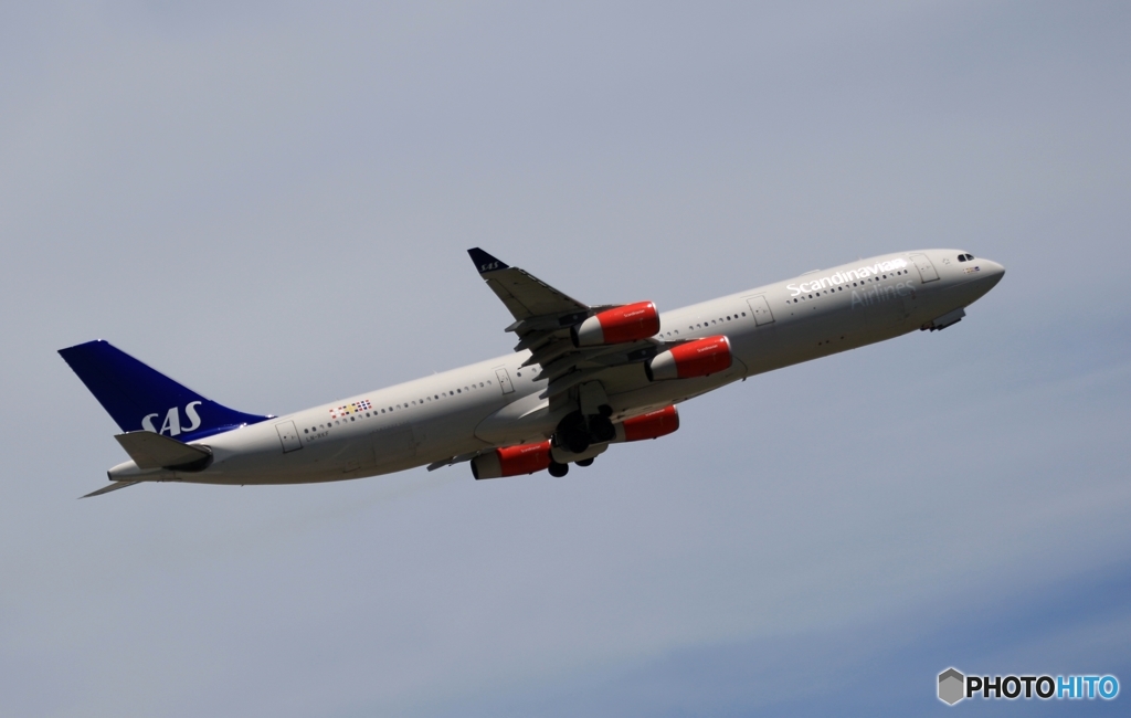 出発　SAS A340-313