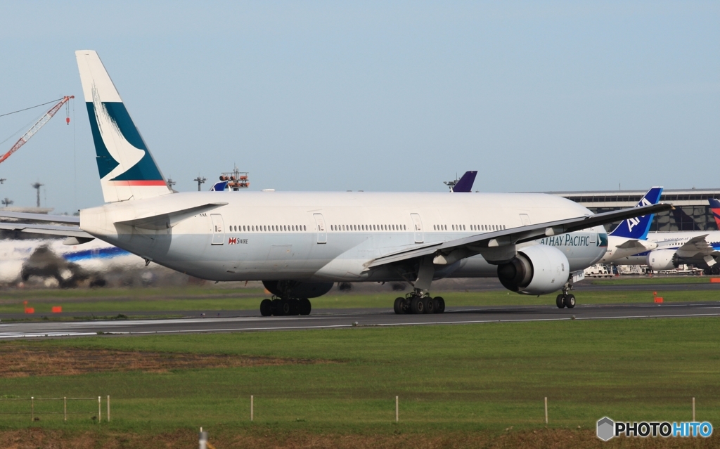 離陸　CATHAY 777-367