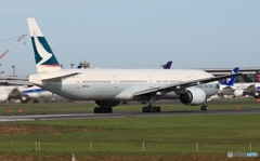 離陸　CATHAY 777-367