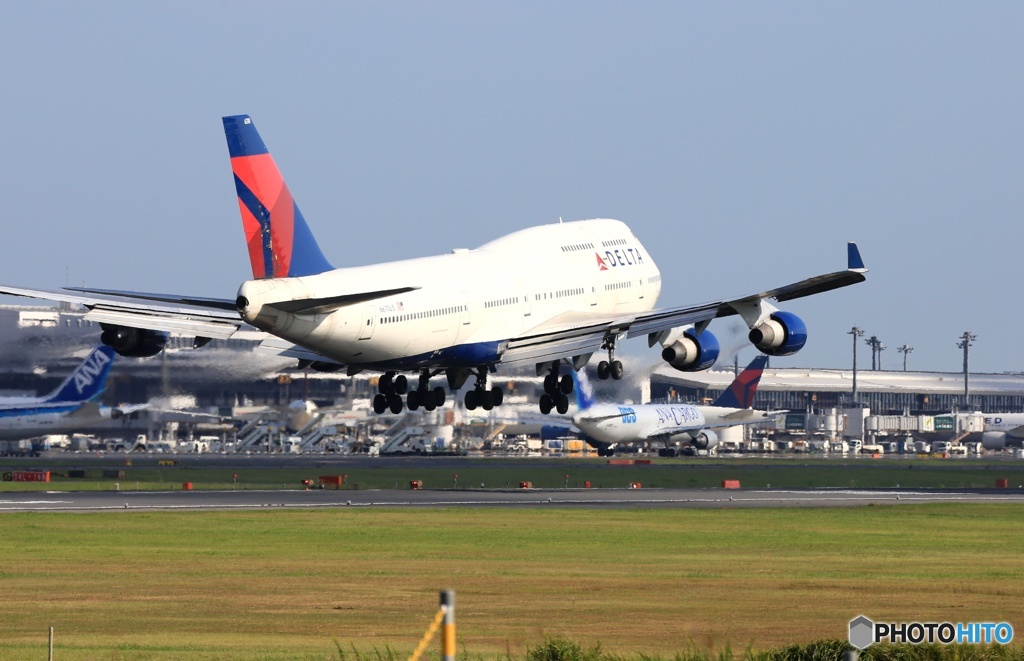 ✈DELTA B747-400 N670US Landing