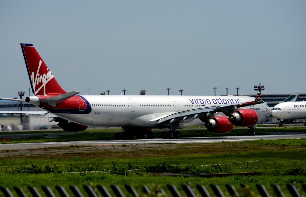 virgin A340-600 Surfer Girl出発