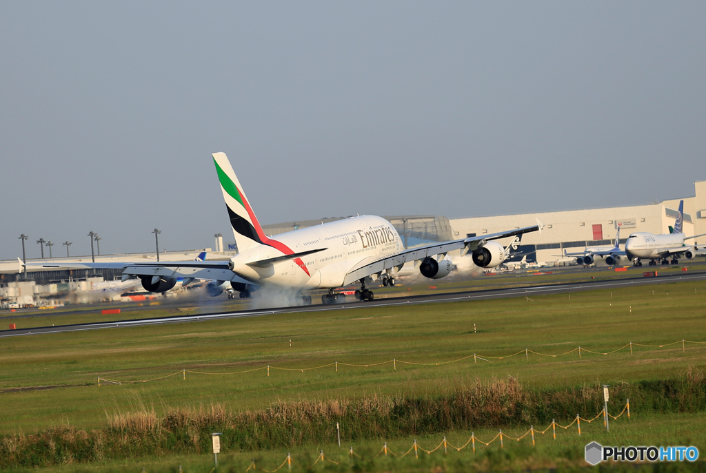 「青い空」が一番 Emirates A380-861 A6-EEF着陸