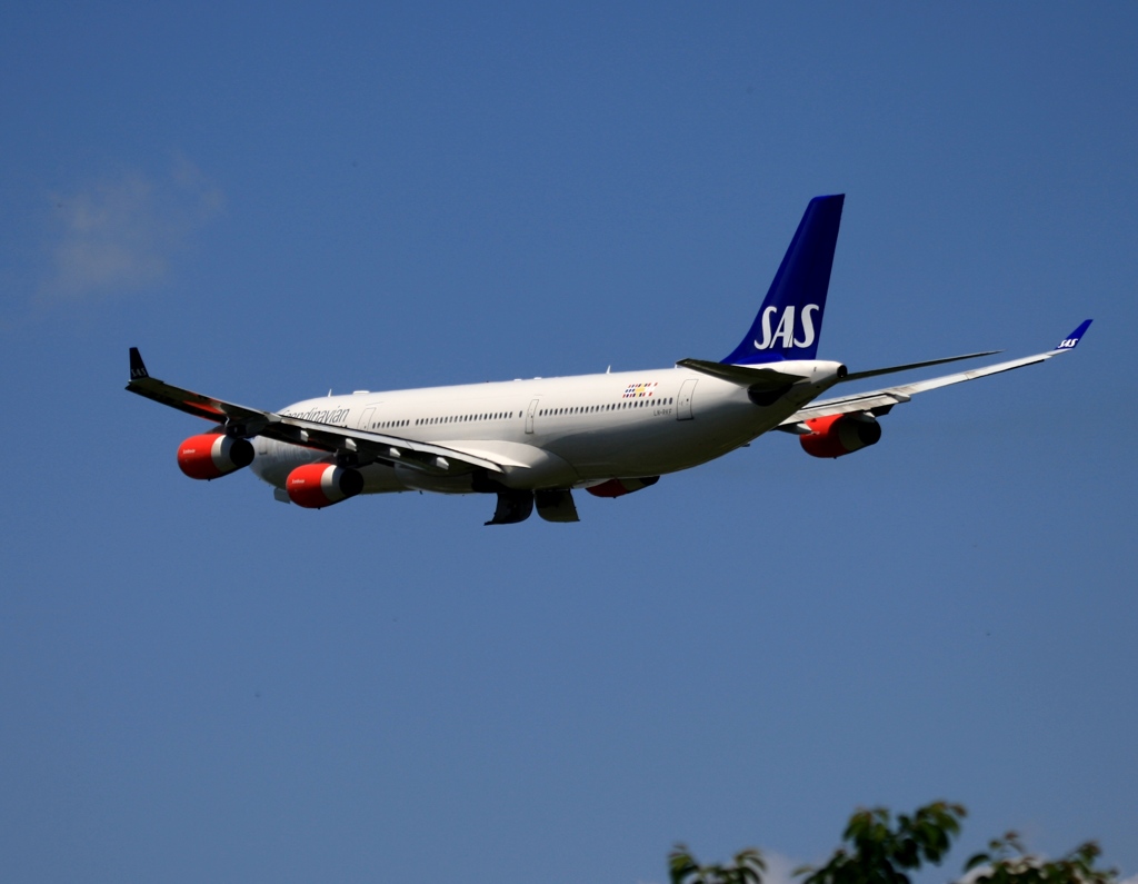 SAS A340-300 出発　