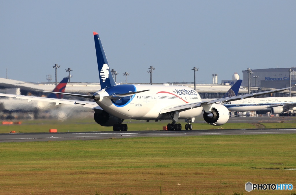 出発　AEROMEXICO 787-8