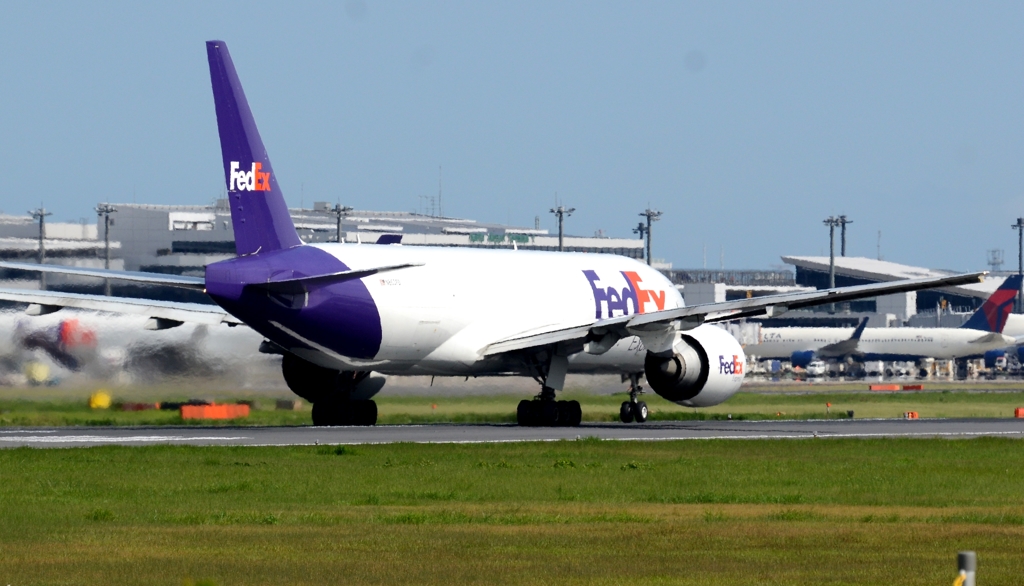 出発（169）FedEx 777-FS2
