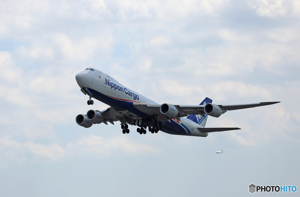 「空色」  NCA 747-8KZF JA18KZ  飛び立ち