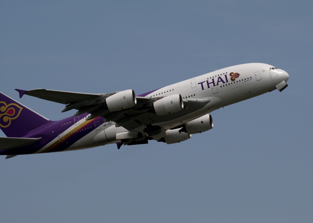 離陸　THAI A380-841