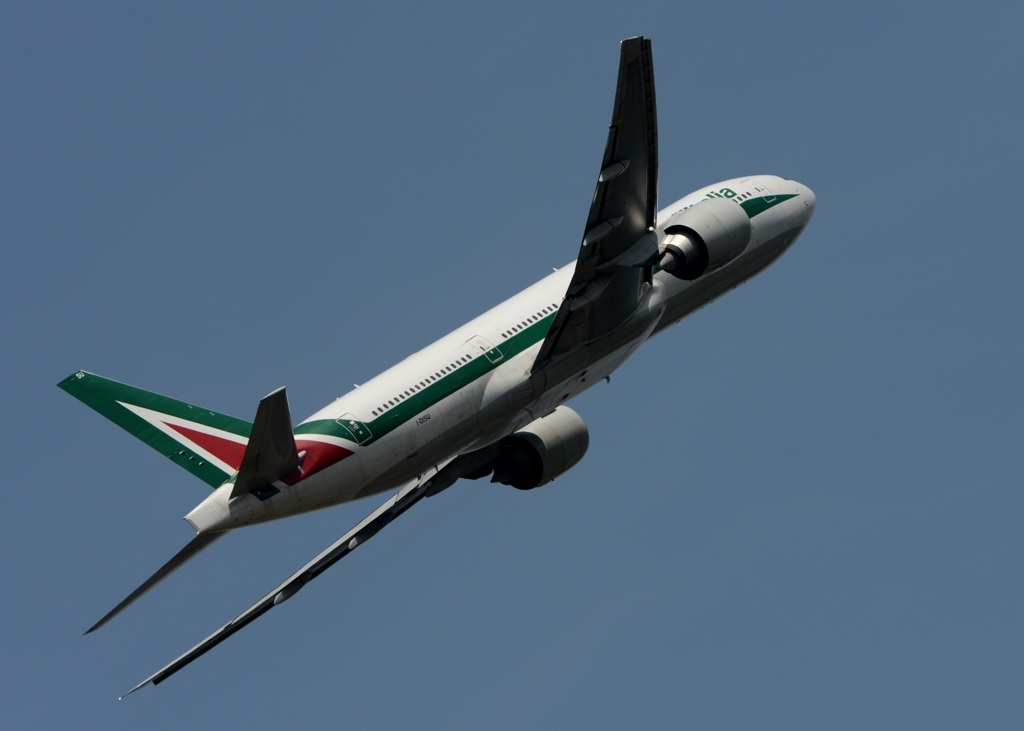 Alitlia 777-243 離陸