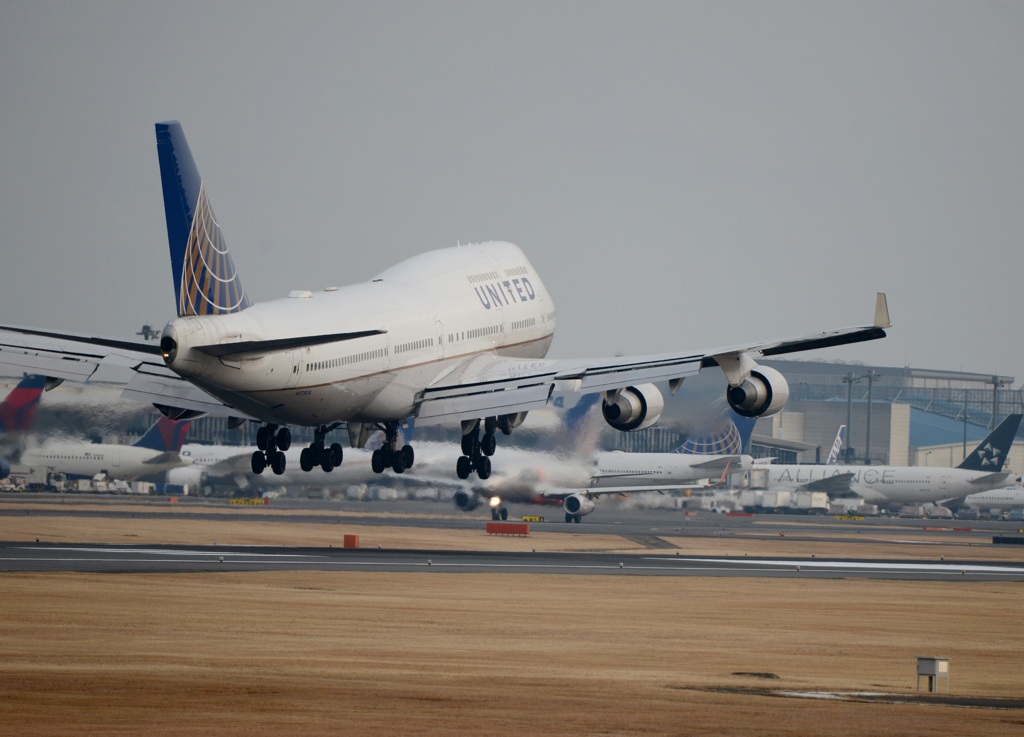 UNITED 747-400 着陸