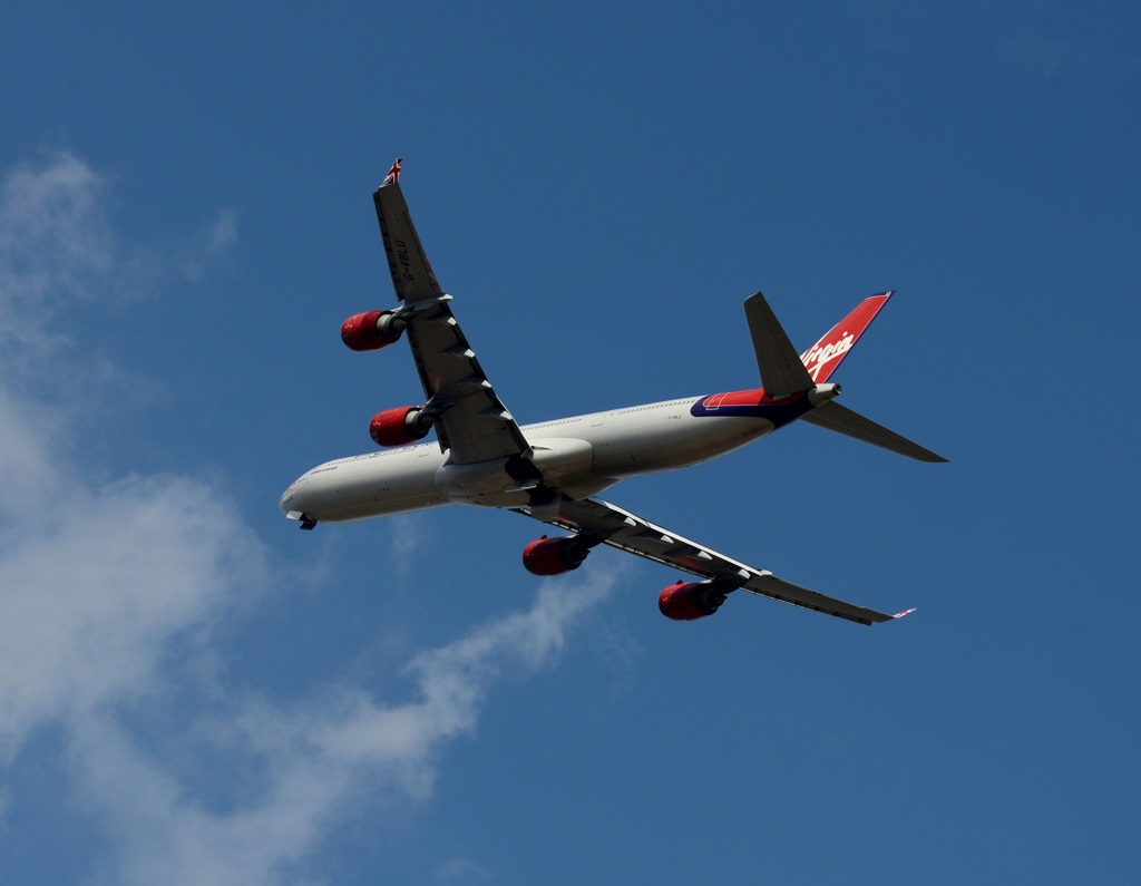 離陸 virgin A340-642