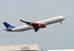 出発　SAS A340-300
