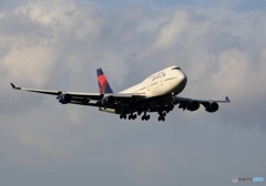DELTA 747-400 着陸 ジャンボ機