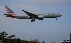 American 777-223 着陸　