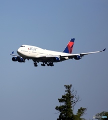 到着　Delta 747-400