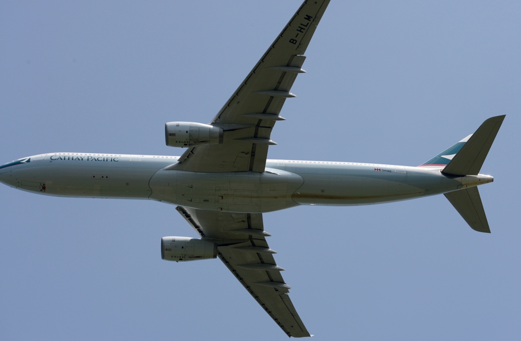 離陸（221）CATHAY PACIFIC A330 