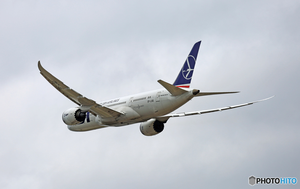 離陸 LOT 787-8 SP-LRD