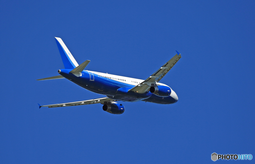 離陸 DEER JET A320-232 B-8415