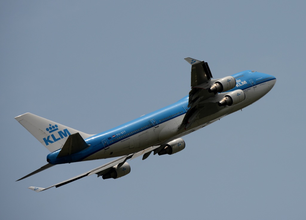 KLM 747-400 飛び立ち