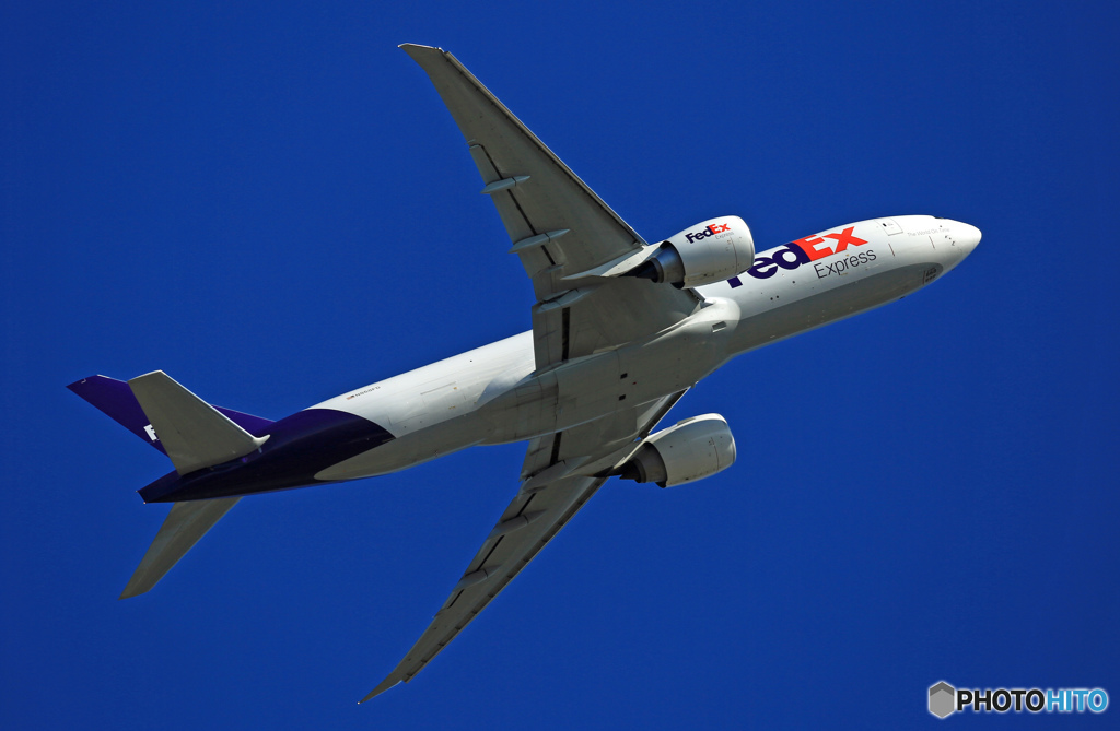 着陸 FedEx 777-FS2 N868FD