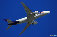 着陸 FedEx 777-FS2 N868FD