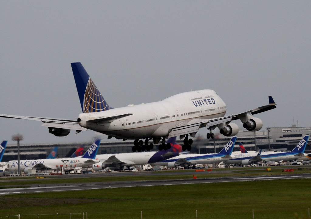 着陸　UNITED 747-400