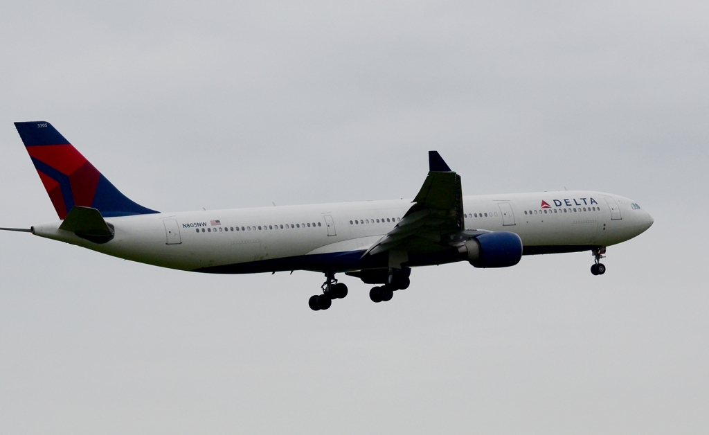 着陸（131）DELTA A330 
