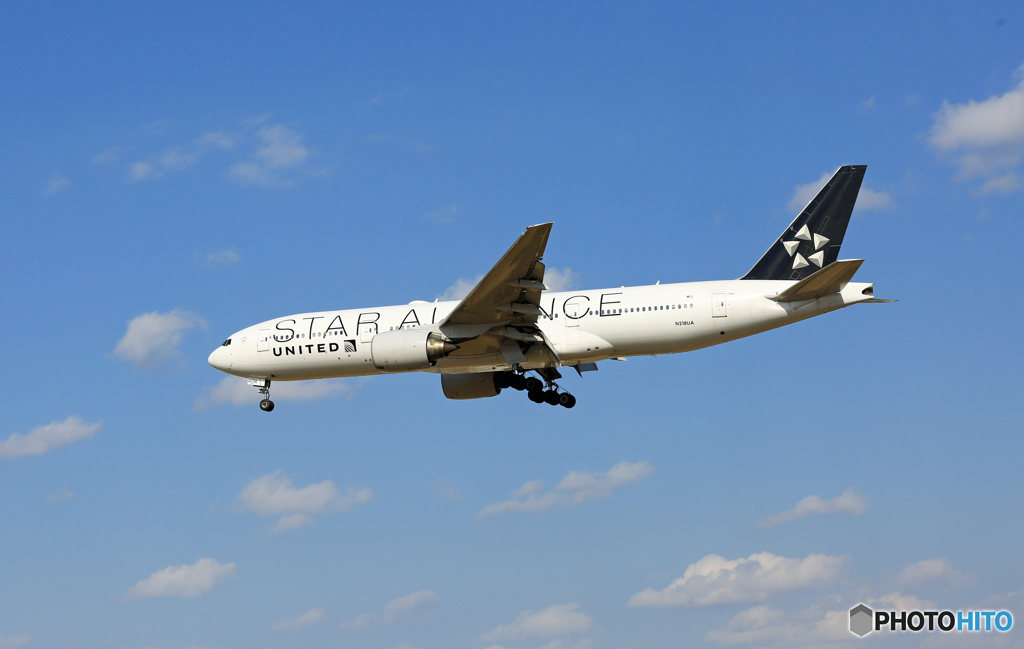 「青い空」が一番 United STAR 777-222 N218UA到着