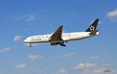 「青い空」が一番 United STAR 777-222 N218UA到着