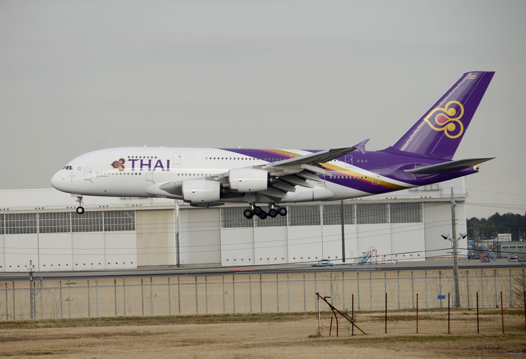 着陸  THAI A380-841