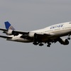 UNITED 747-400 到着　