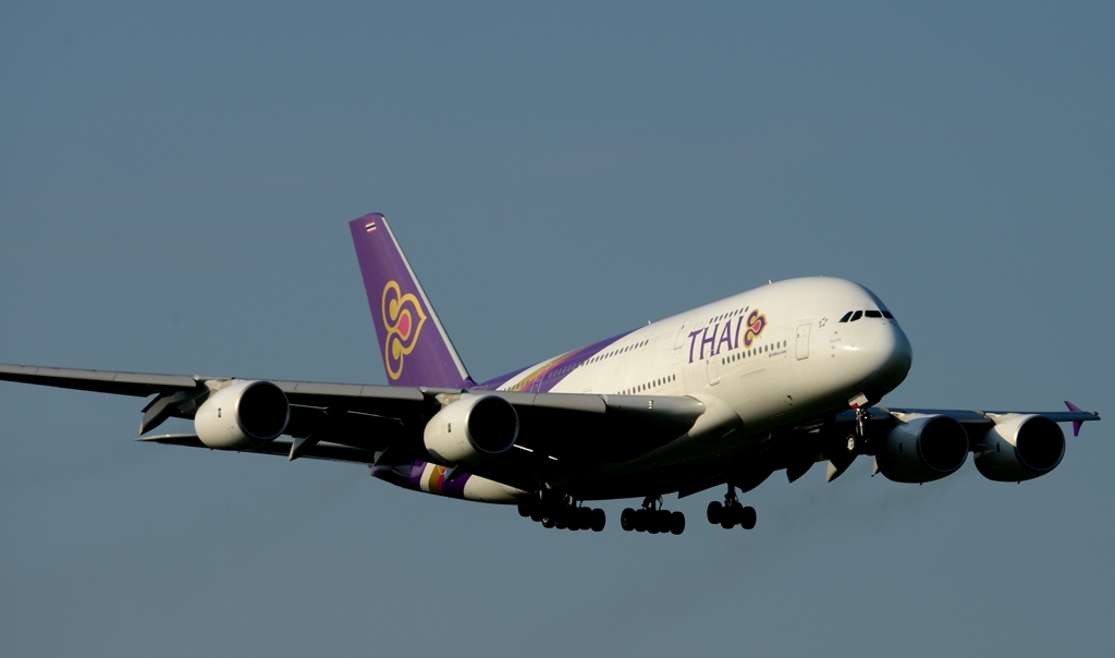 着陸（167）Thai Airbus A380-841 9/12